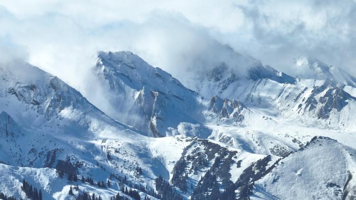 烏孫山深秋遇初雪