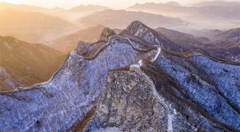 北京懷柔箭扣長城雪后雄輝壯美